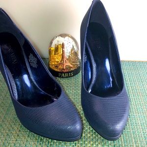 Nine West blue snakeskin stiletto heels